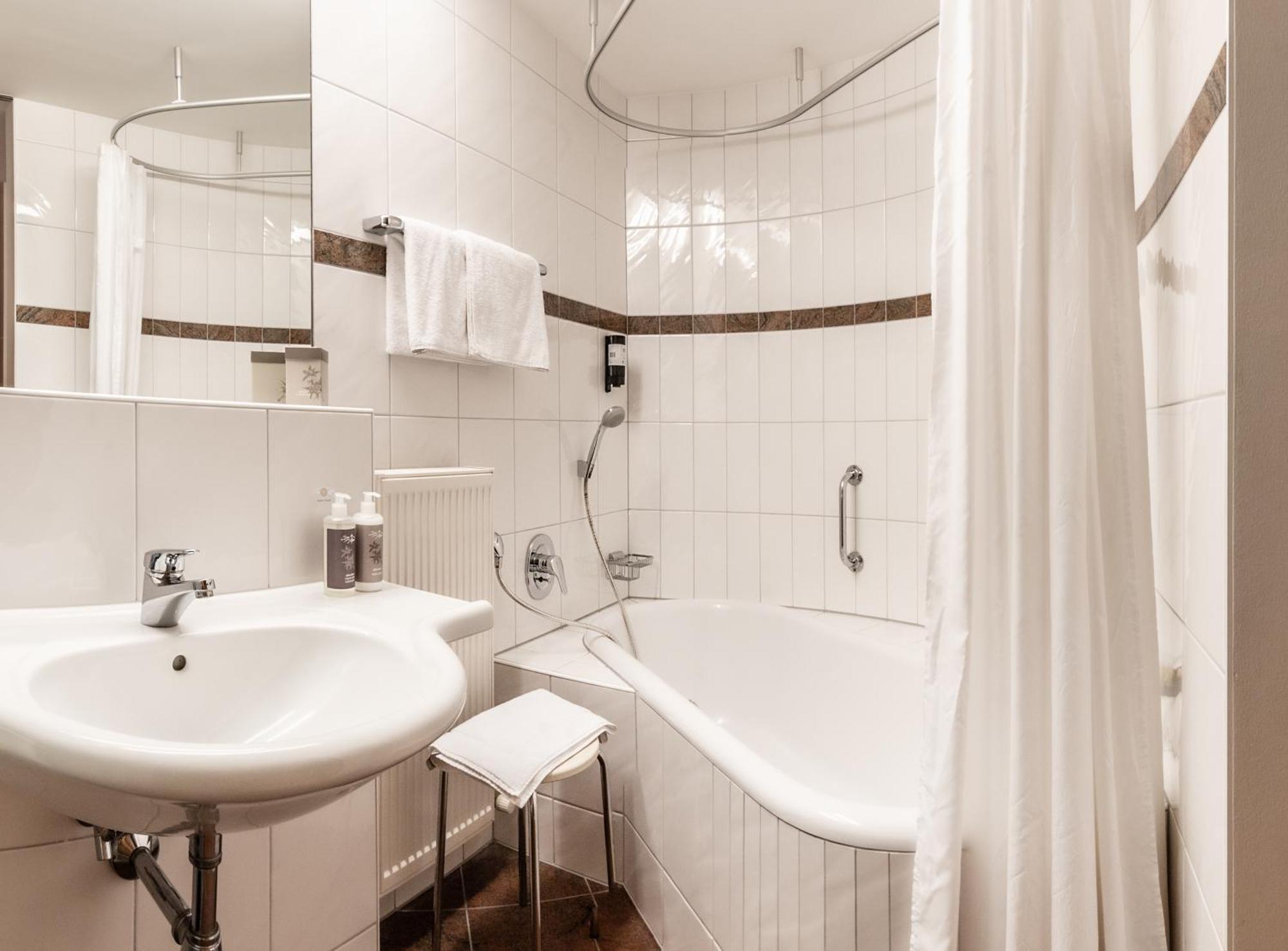 Hotel Loewen 링기나우 외부 사진